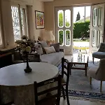 Welcome Traveller Alema House *
